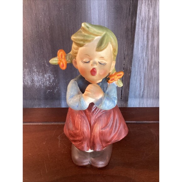 Napcoware Boy and girl kissing Figurine No. C-8502 - Picture 6 of 15